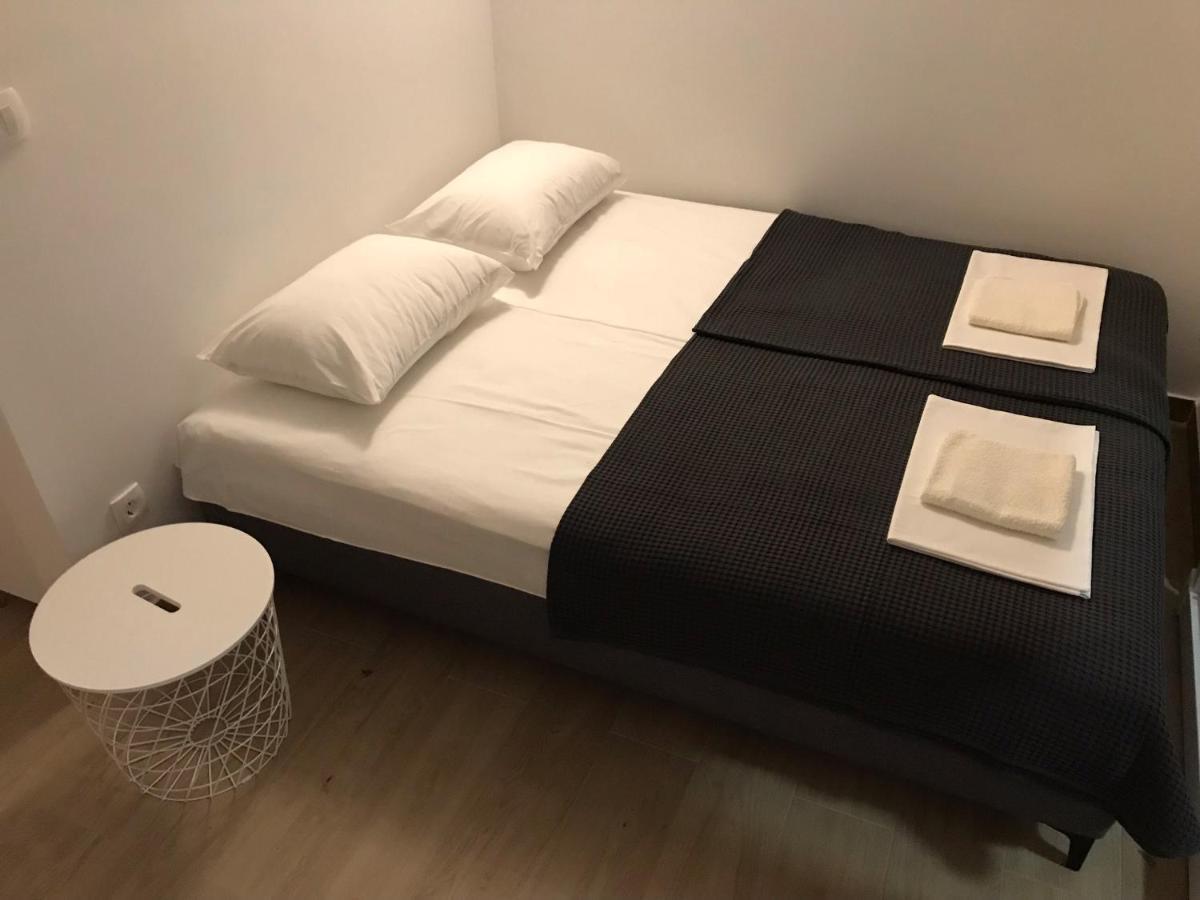 Apartments Haramincic M&B Stara Novalja Bagian luar foto